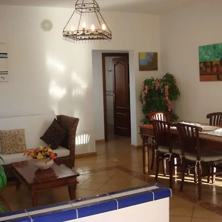 Sleeps 4 Pool Wifi Apartment